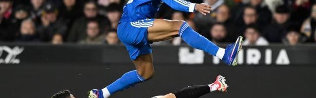 星空体育-【讨论】阿隆索都下课几星期了，皇马为何还在XJBT？