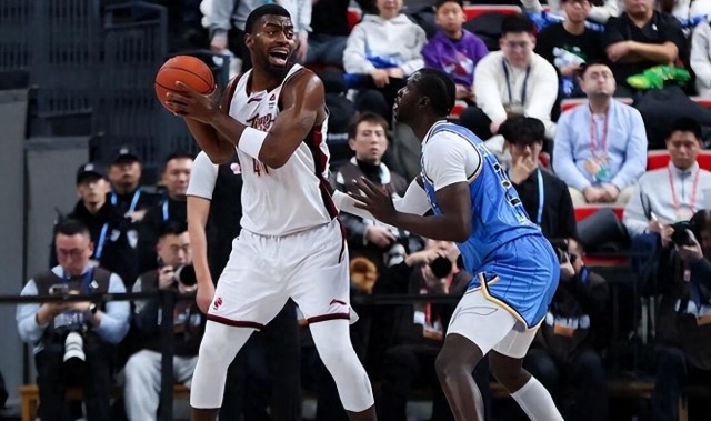 唉！3大投手3分16中2，频频打铁输北京，球迷：平时训练在干什么?