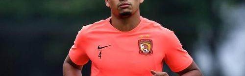 星空体育中国-工人日报：归化球员仍在考察 国足人才匮乏成常态